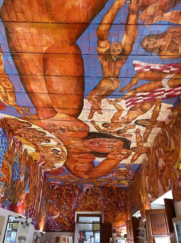 The beautiful ceiling in Biblioteca Publica de San Migue